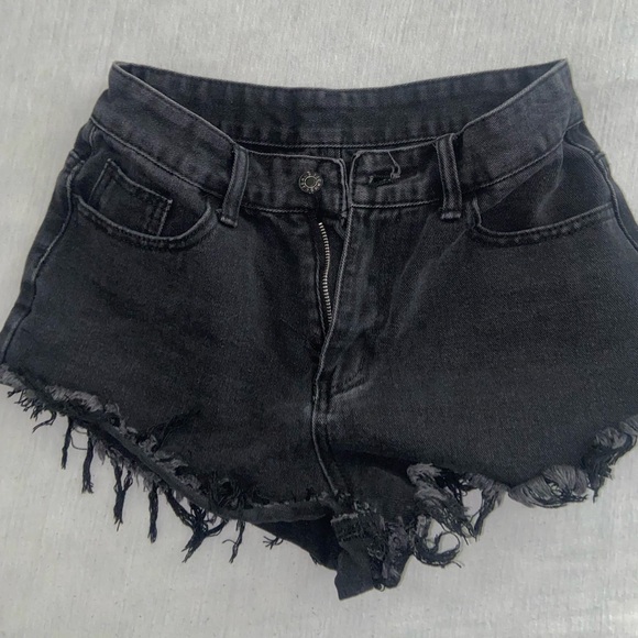 Flamed back pockets denim shorts Purest y2k vibes black high waisted bottoms - Picture 9 of 13